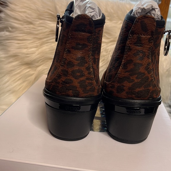 BZEES Leopard Print Tease Ankle Bootie Sz 8.5 W NIB - Picture 7 of 14